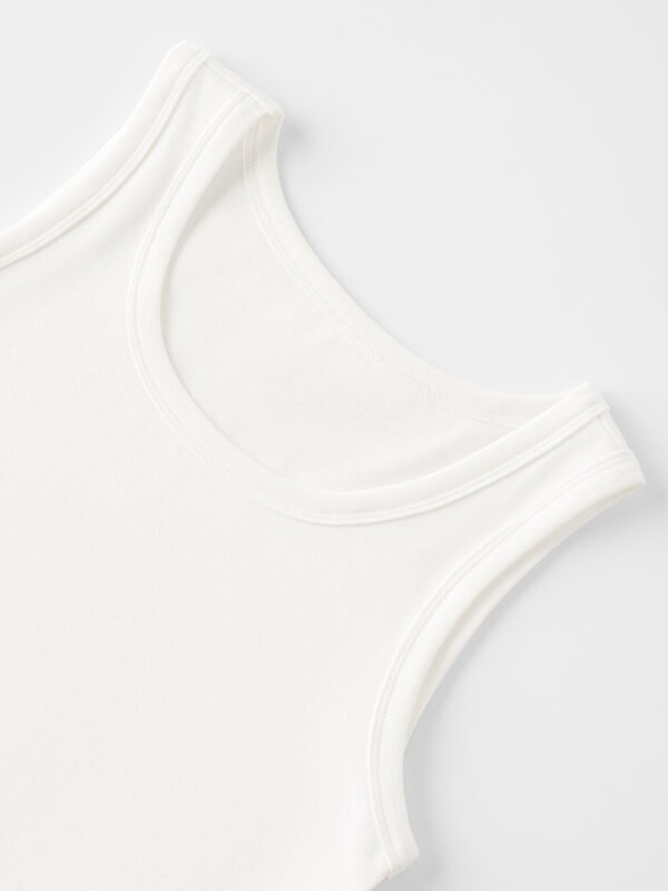 1037T-220g Collarless Vest